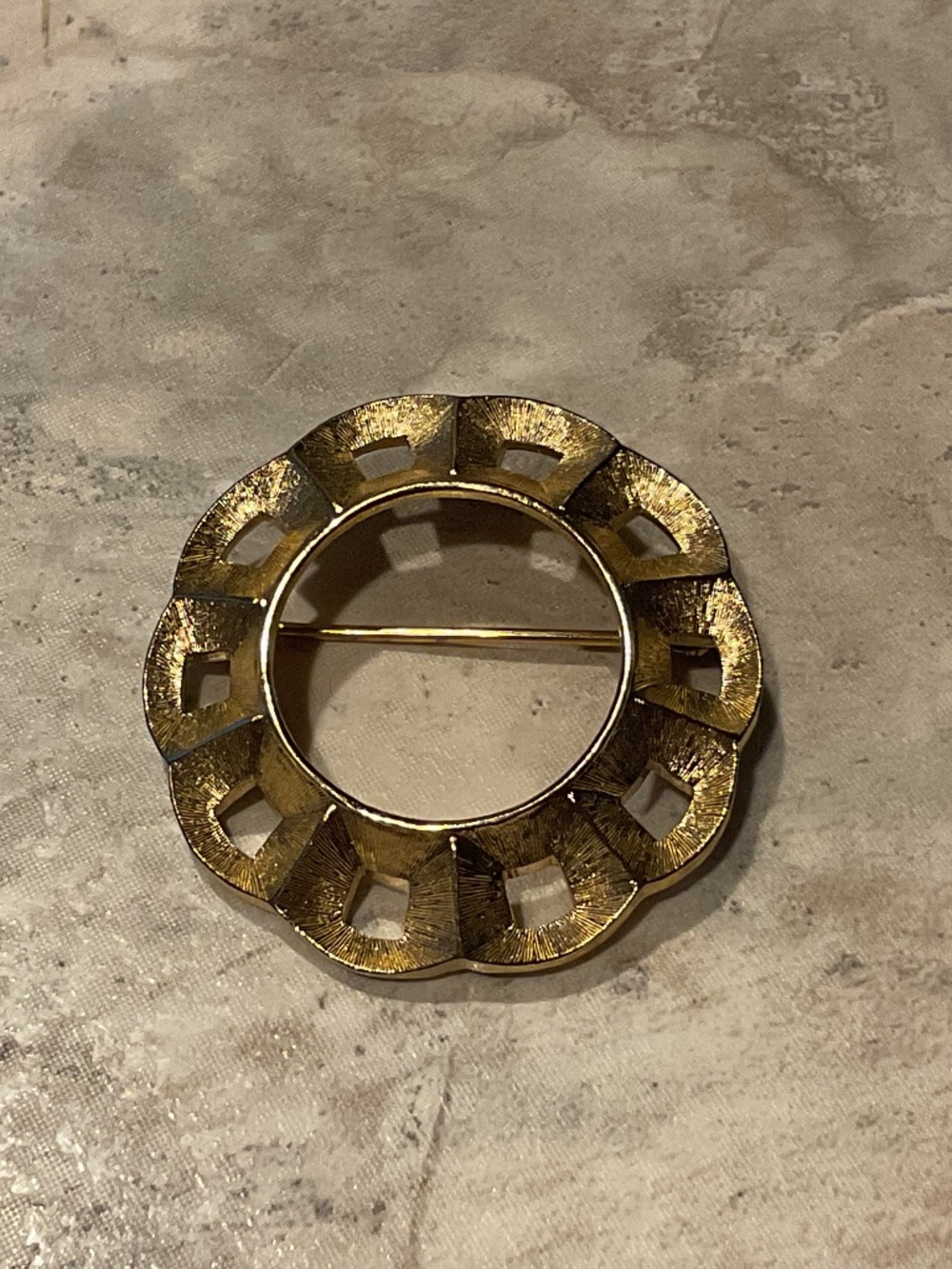 Monet Brooch Wreath Goldtone Vintage 1.5” diameter